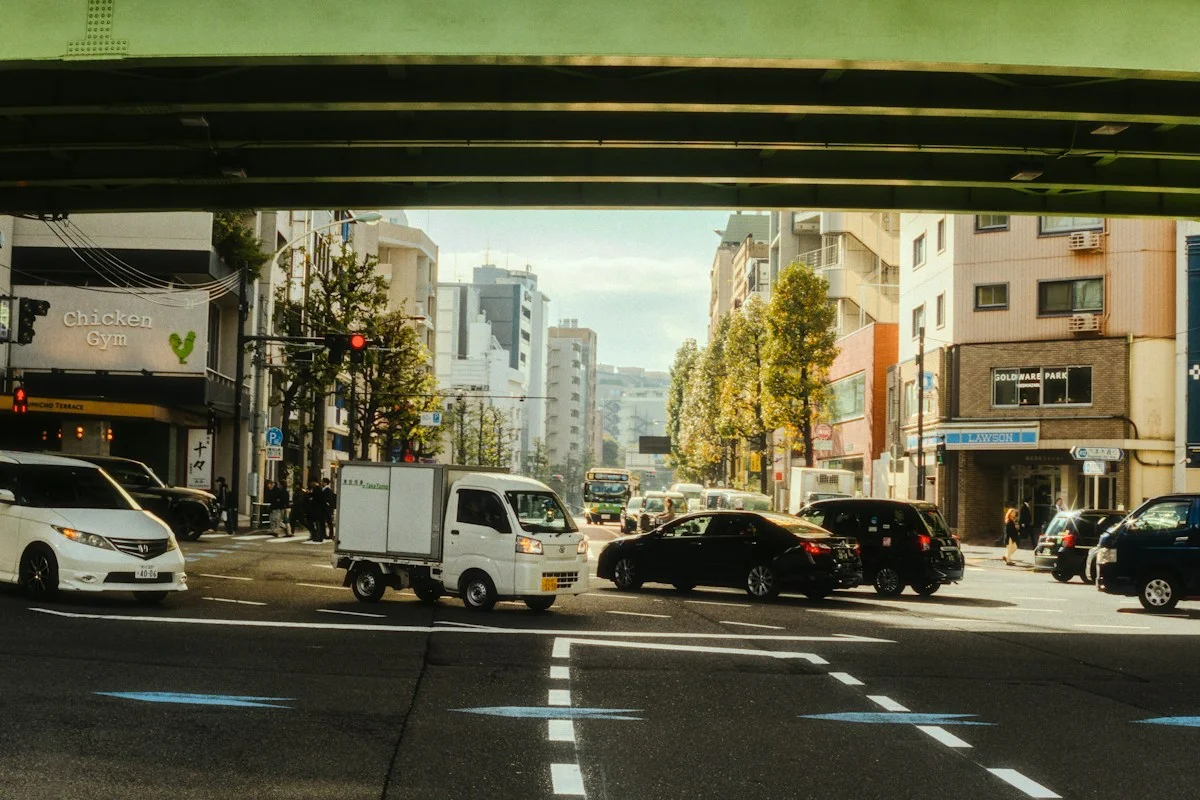 Road traffic representing vehicle speed detection